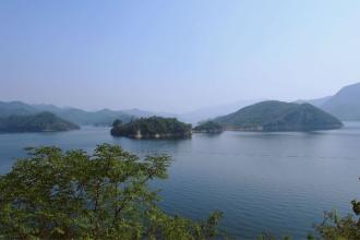 金寨梅山水库、革命博物馆、红军广场、大别山玉博园1日游