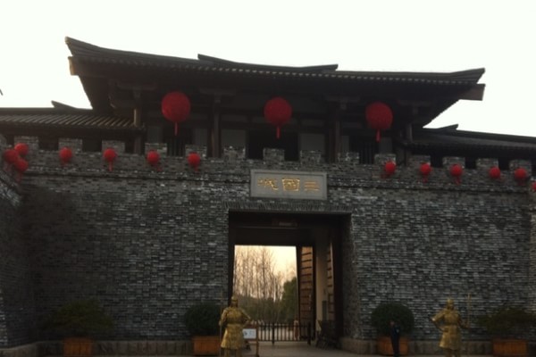 无锡影视城 夜游拈花湾禅意小镇 环球乐园嬉戏谷二日游