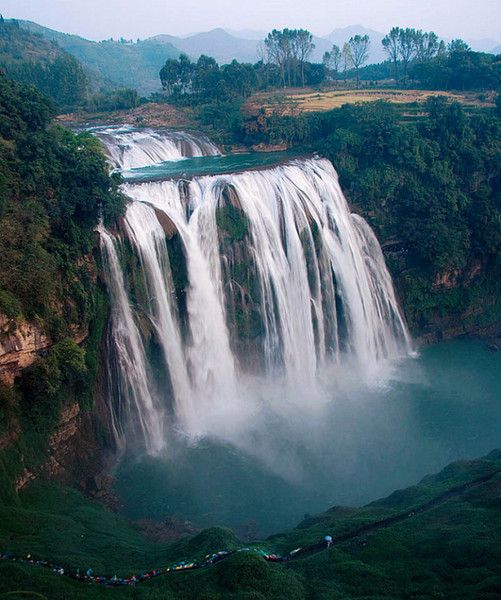 贵州黄果树瀑布、荔波小七孔、西江千户苗寨、镇远古城、舞阳河、黔甲六日