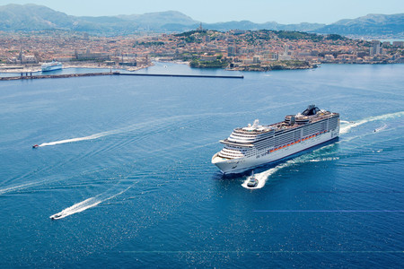 皇家加勒比海洋量子号上海-福冈-釜山-上海5晚6日游